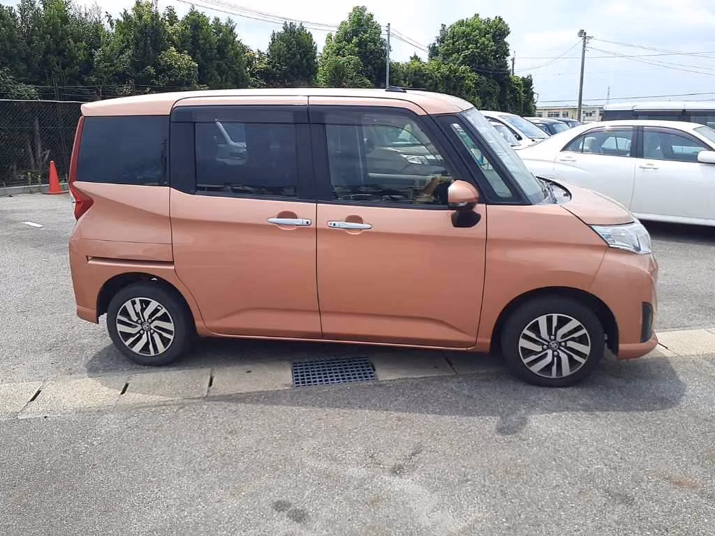 TOYOTA ROOMY