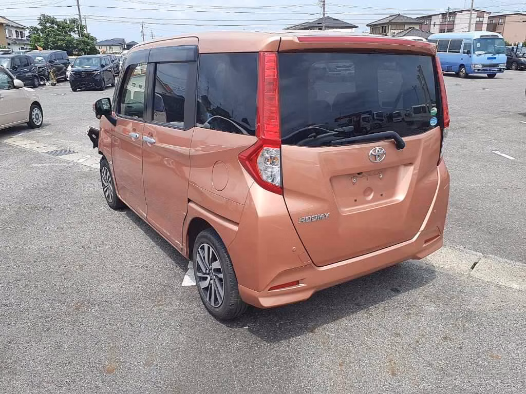 TOYOTA ROOMY