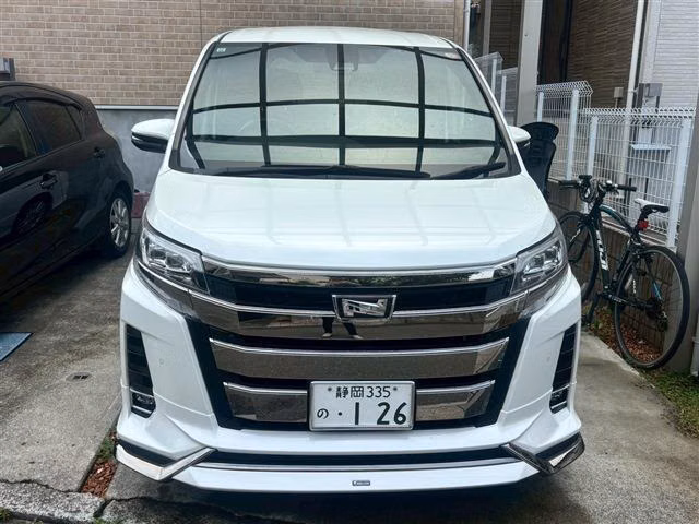 TOYOTA NOAH