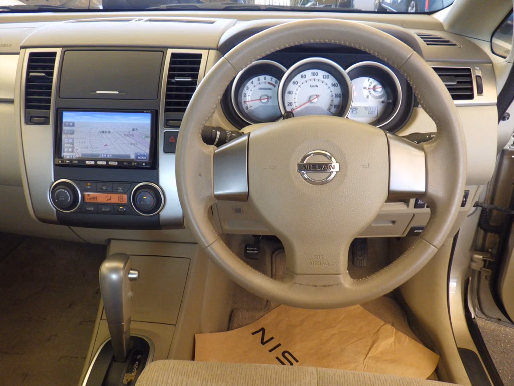 NISSAN TIIDA LATIO