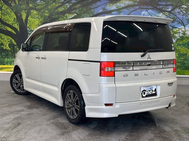 MITSUBISHI DELICA D:5