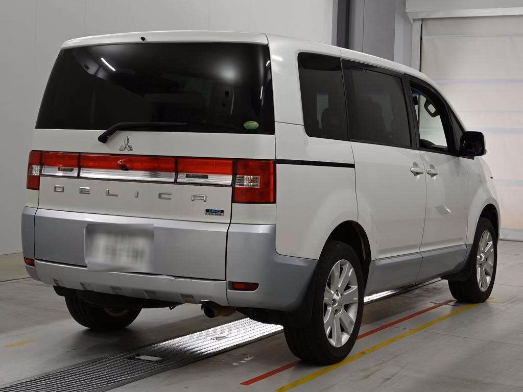 MITSUBISHI DELICA D:5