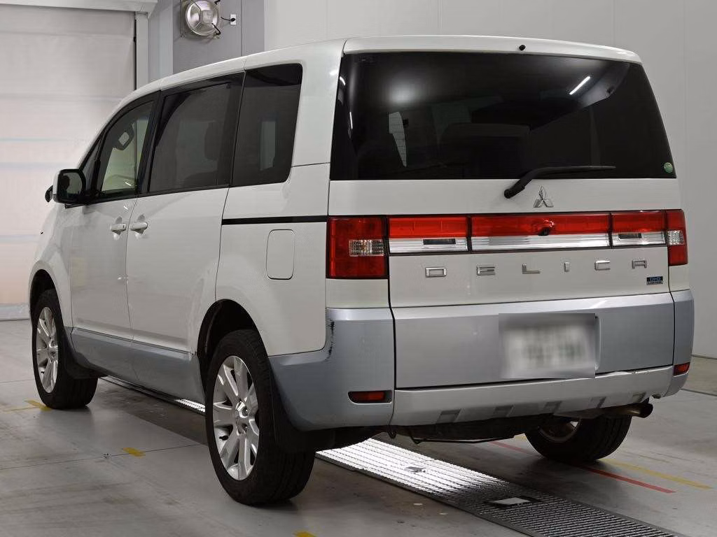 MITSUBISHI DELICA D:5