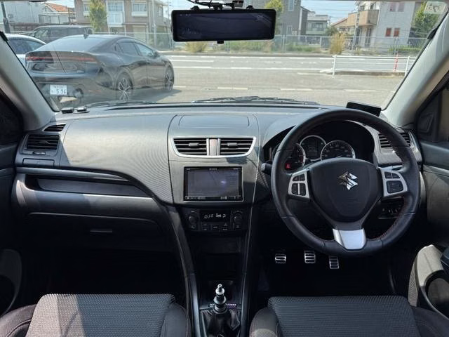 SUZUKI SWIFT
