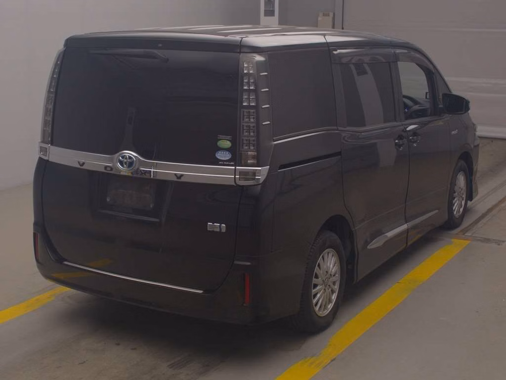 TOYOTA VOXY