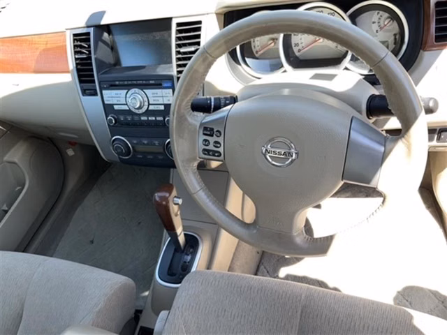 NISSAN TIIDA LATIO