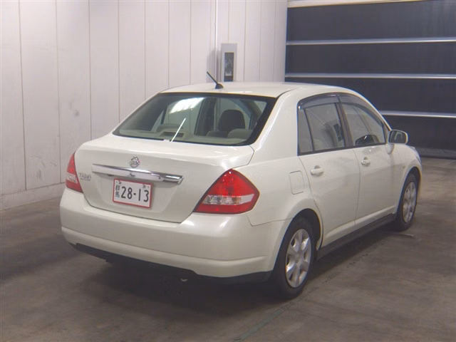 NISSAN TIIDA LATIO
