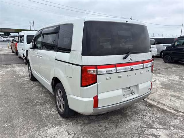 MITSUBISHI DELICA D:5