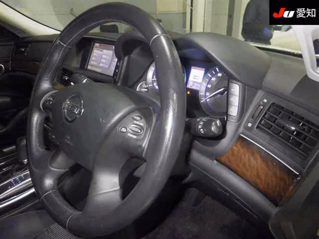 NISSAN FUGA