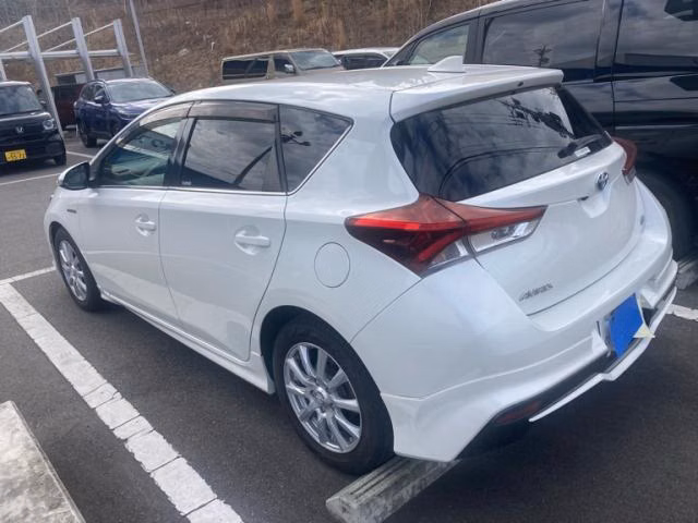 TOYOTA AURIS