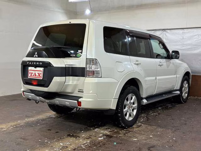 MITSUBISHI PAJERO