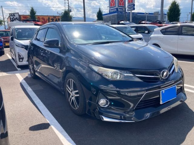 TOYOTA AURIS