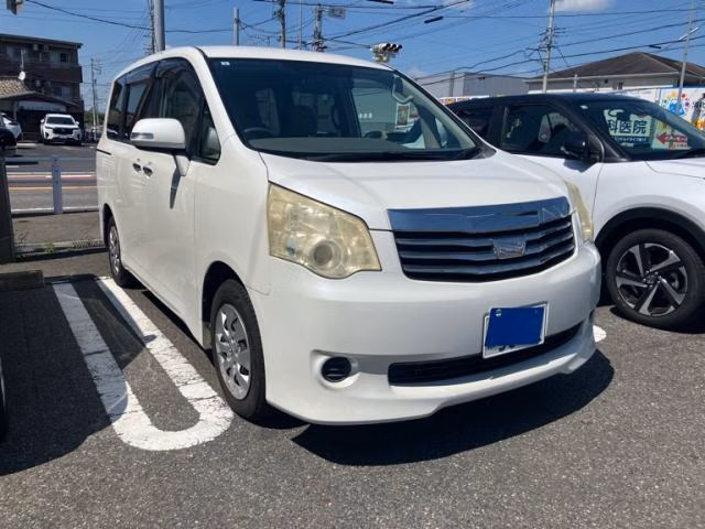 TOYOTA NOAH