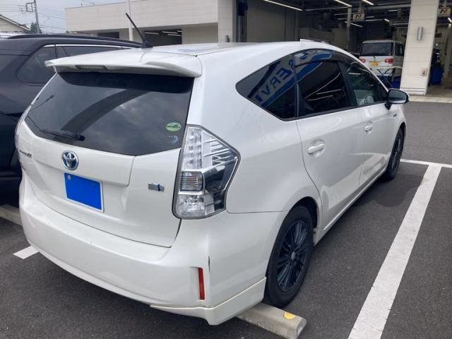 TOYOTA PRIUS ALPHA