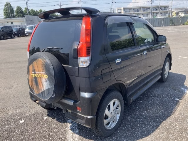 DAIHATSU TERIOS KID