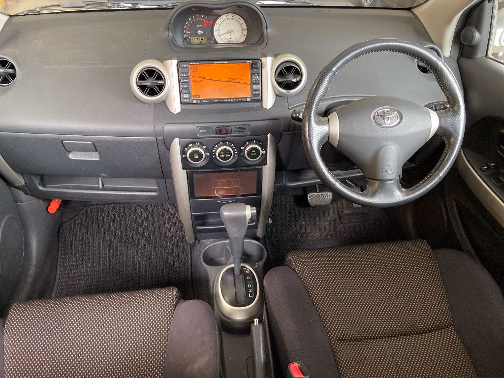 TOYOTA IST