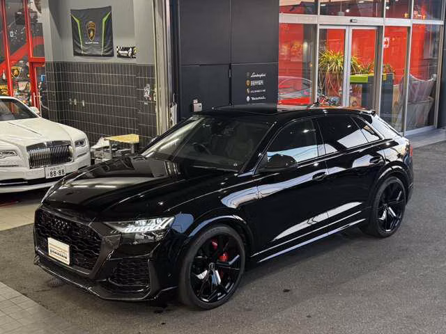 AUDI RS Q8