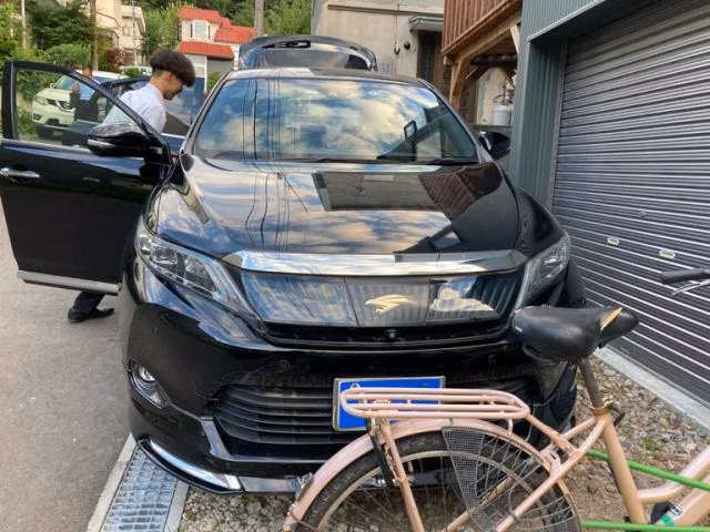 TOYOTA HARRIER