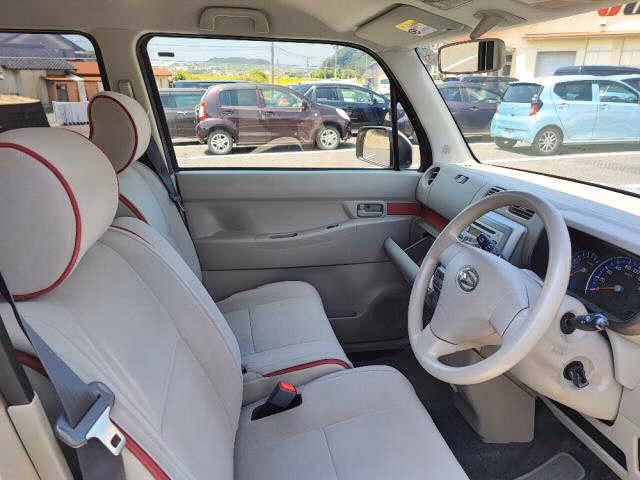 DAIHATSU MOVE CONTE