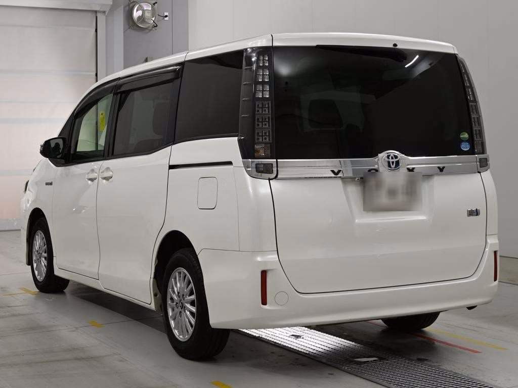 TOYOTA VOXY