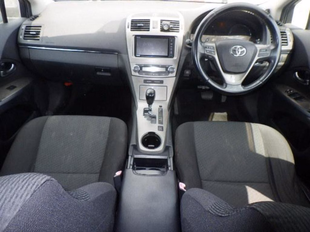 TOYOTA AVENSIS