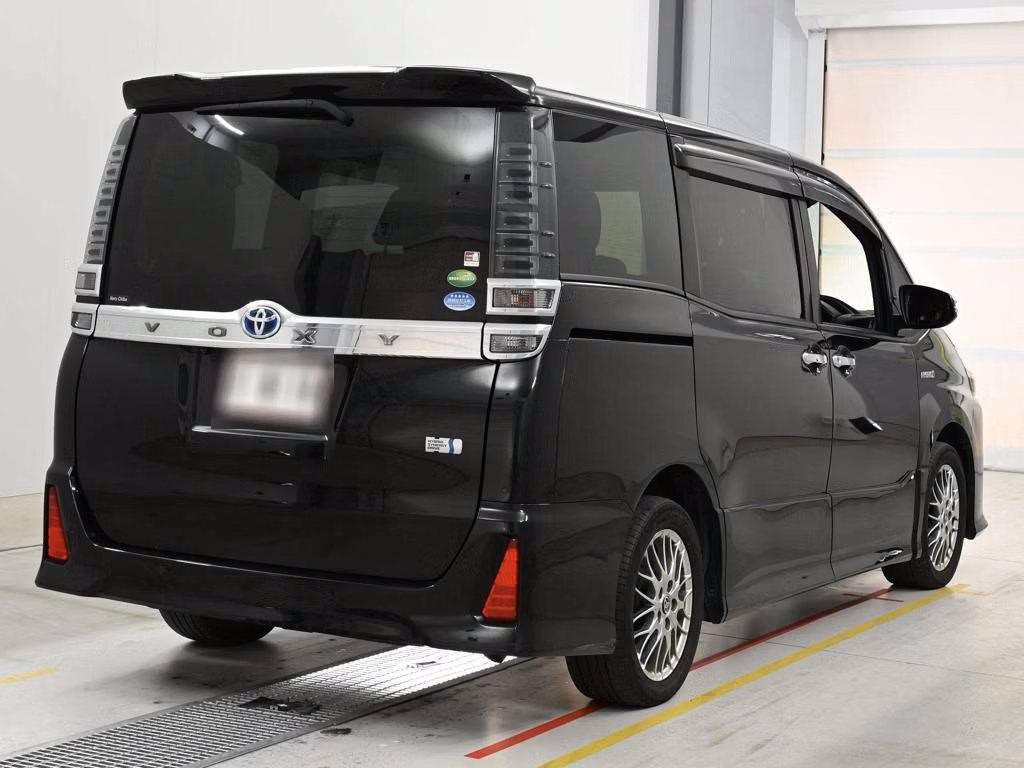 TOYOTA VOXY