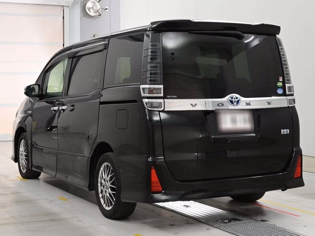 TOYOTA VOXY