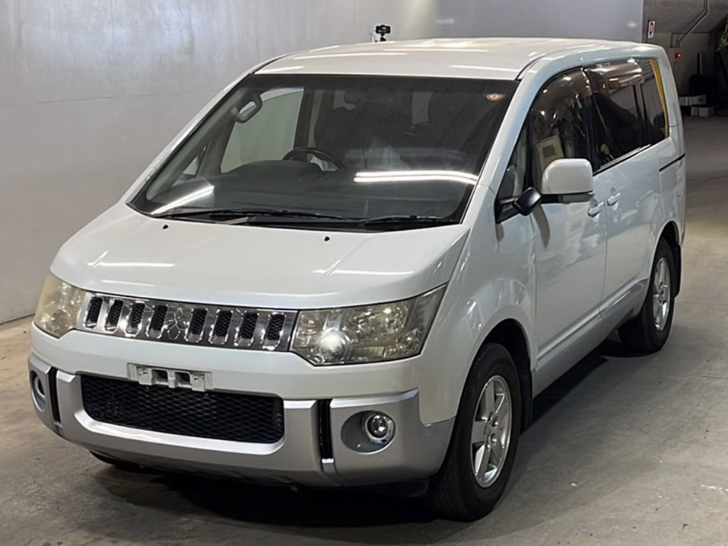 MITSUBISHI DELICA D:5