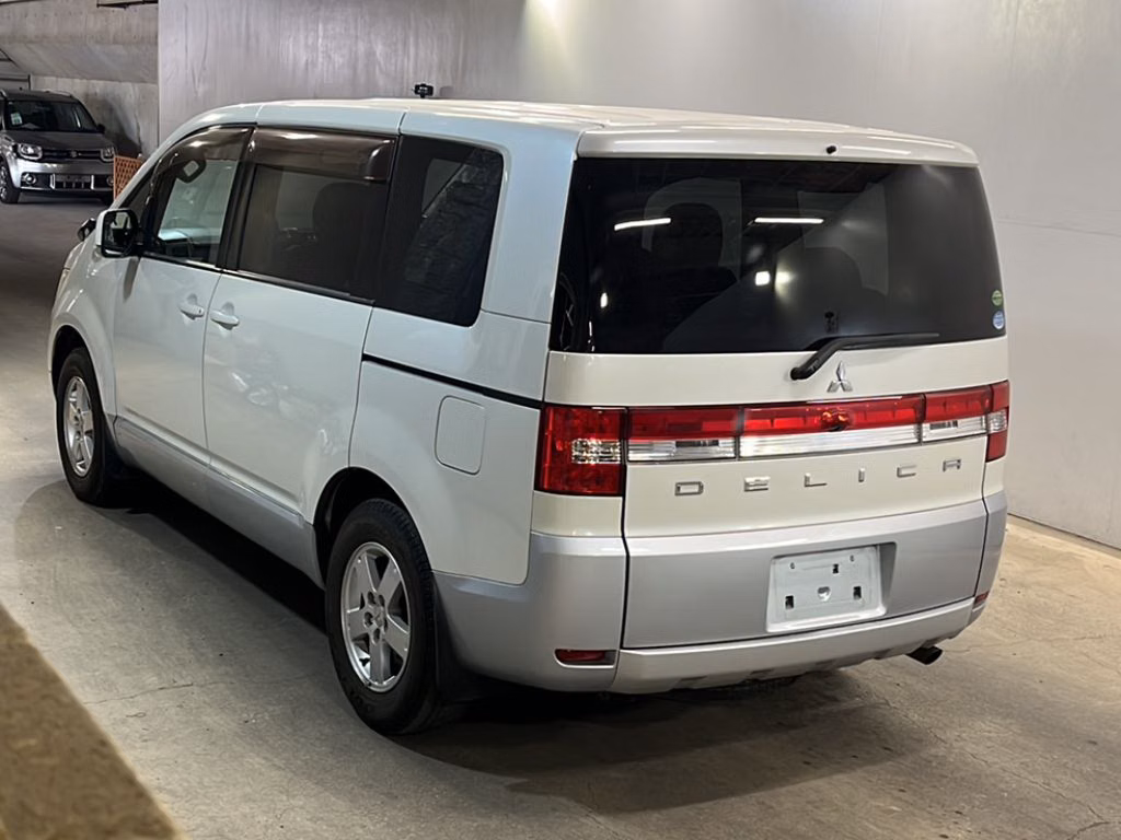 MITSUBISHI DELICA D:5