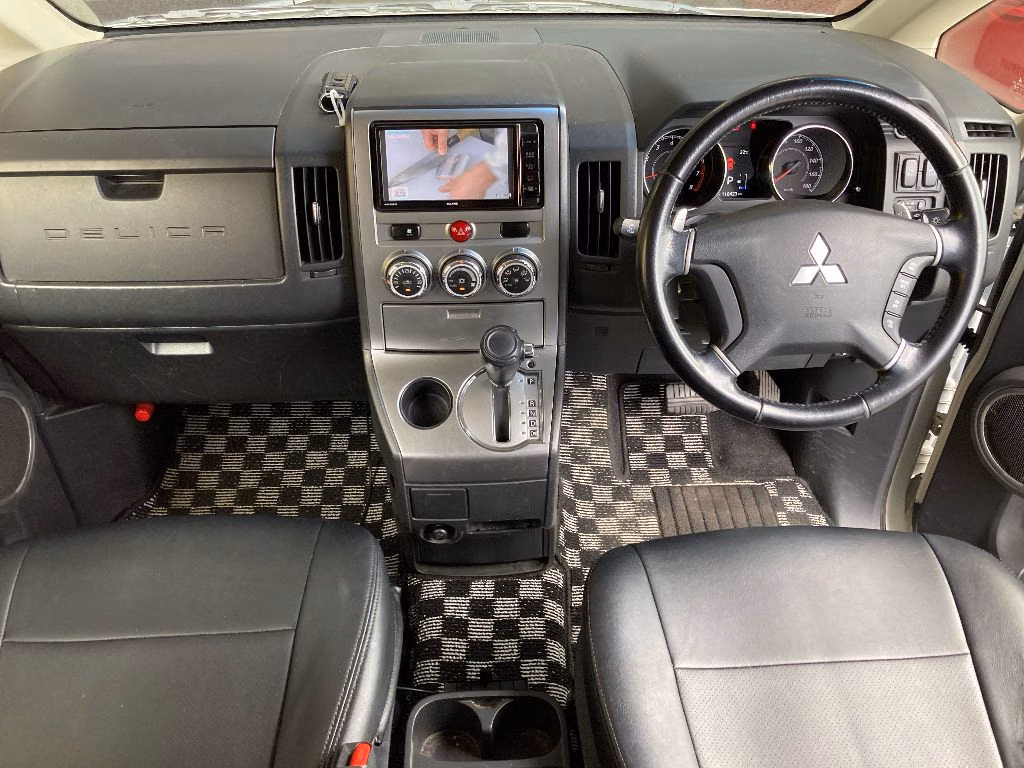 MITSUBISHI DELICA D:5