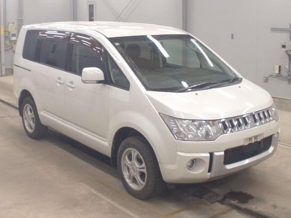 MITSUBISHI DELICA D:5