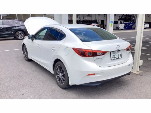 MAZDA AXELA