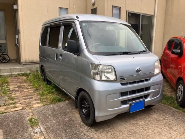 TOYOTA PIXIS VAN