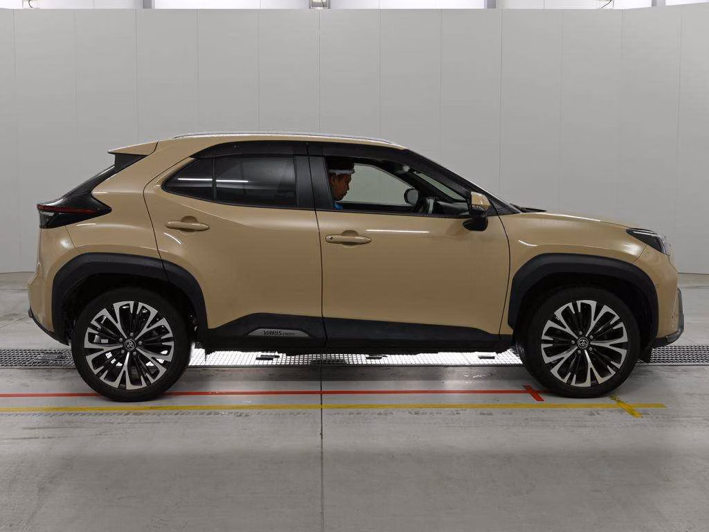 TOYOTA YARIS CROSS