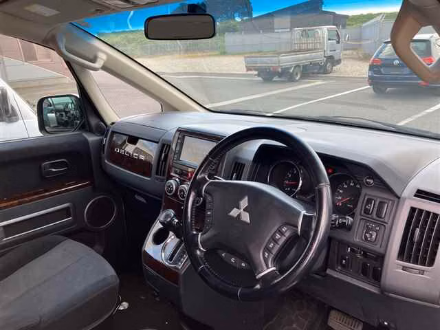 MITSUBISHI DELICA D:5
