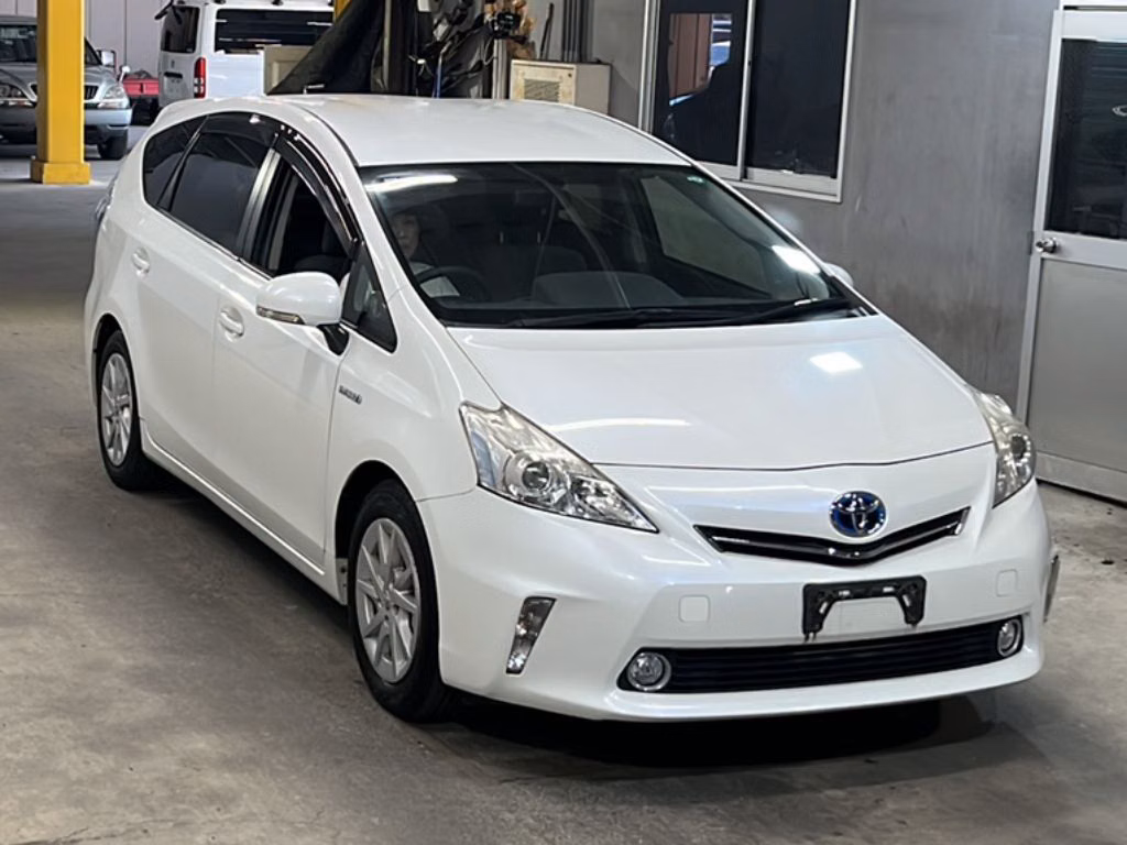 TOYOTA PRIUS ALPHA