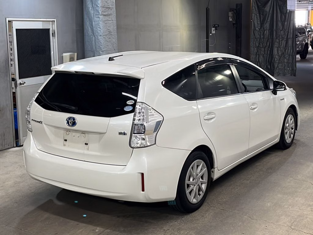 TOYOTA PRIUS ALPHA