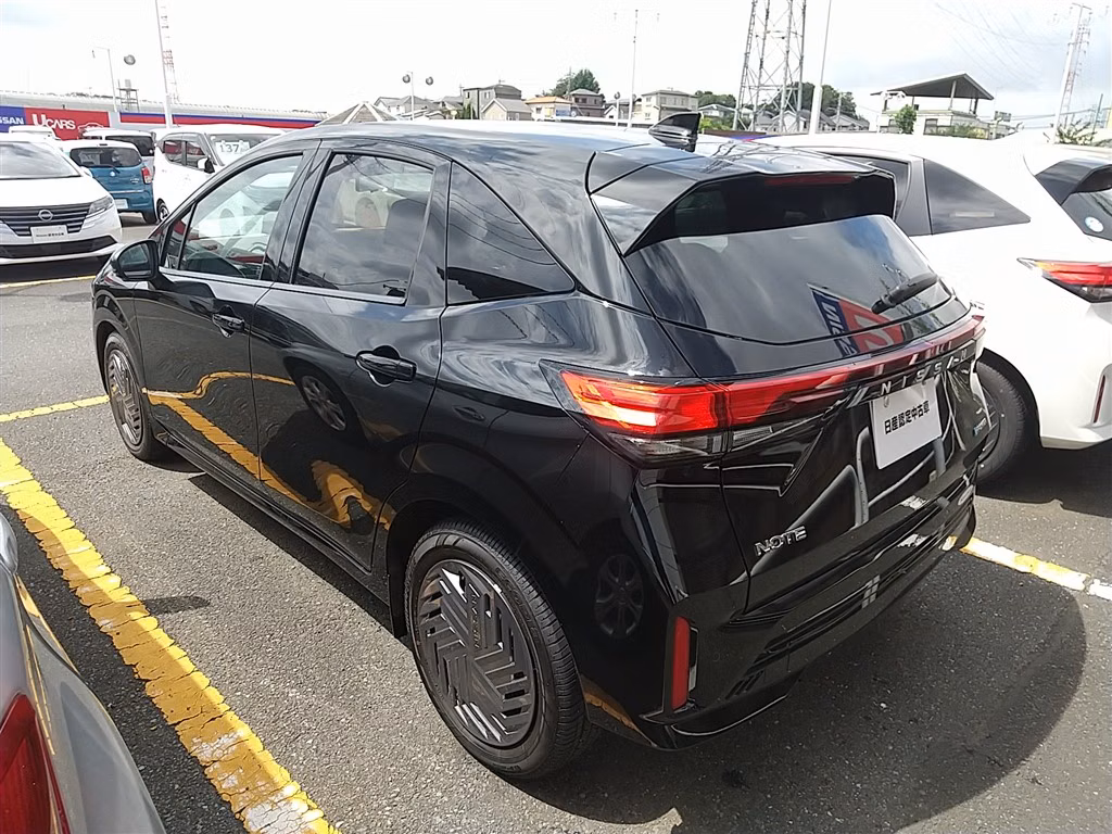 NISSAN LEAF