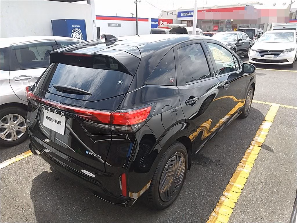 NISSAN LEAF