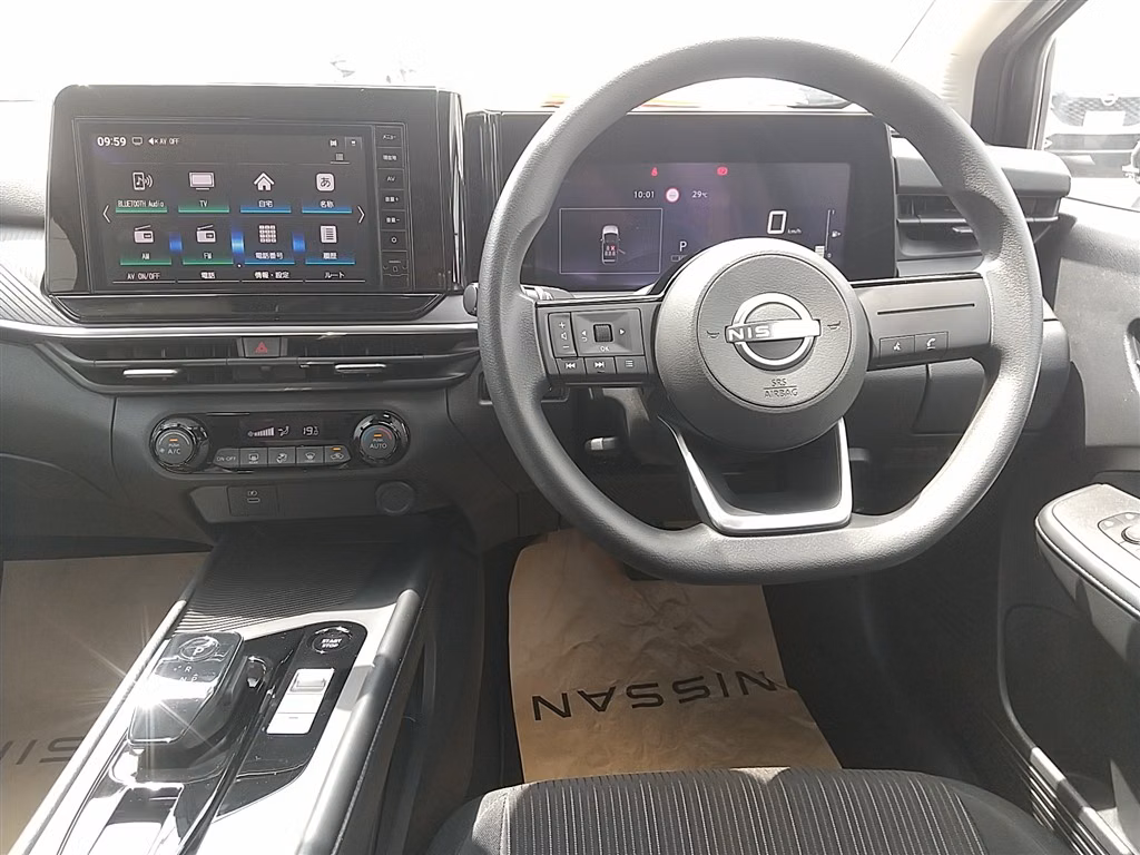 NISSAN LEAF