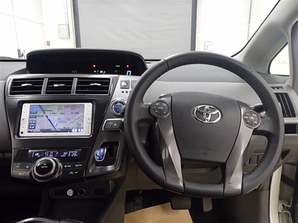 TOYOTA PRIUS ALPHA