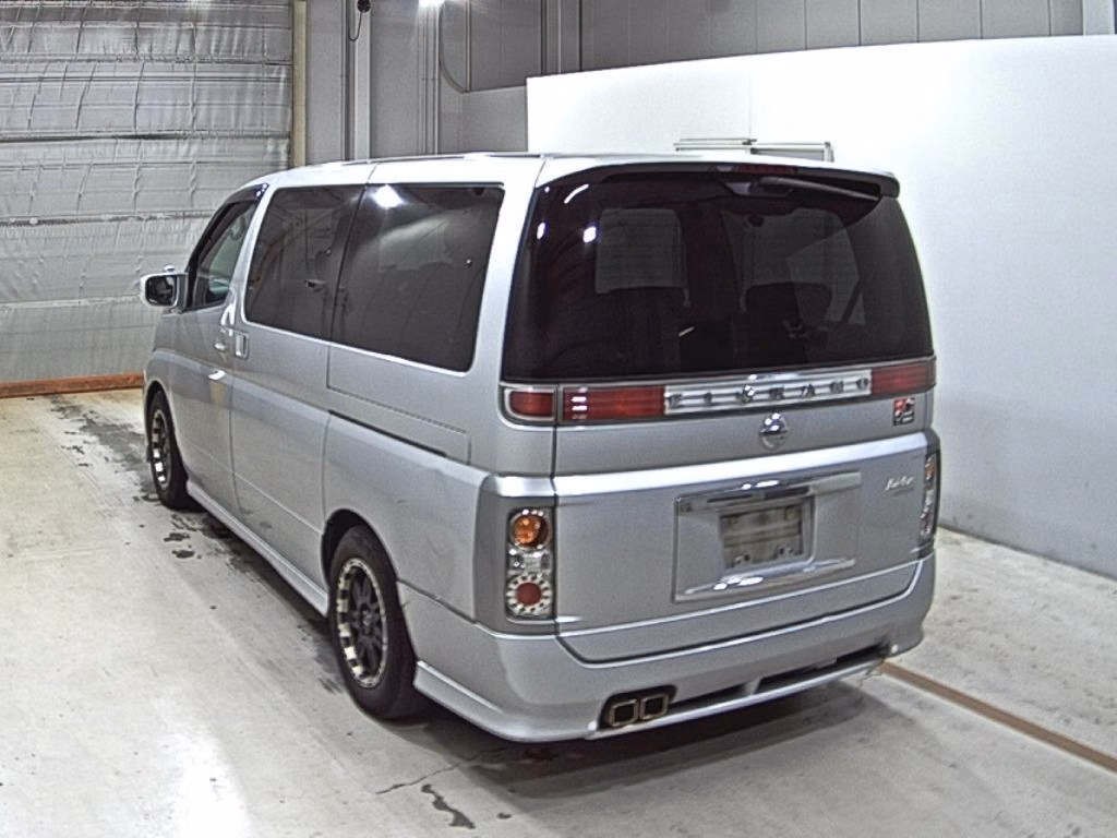 NISSAN ELGRAND