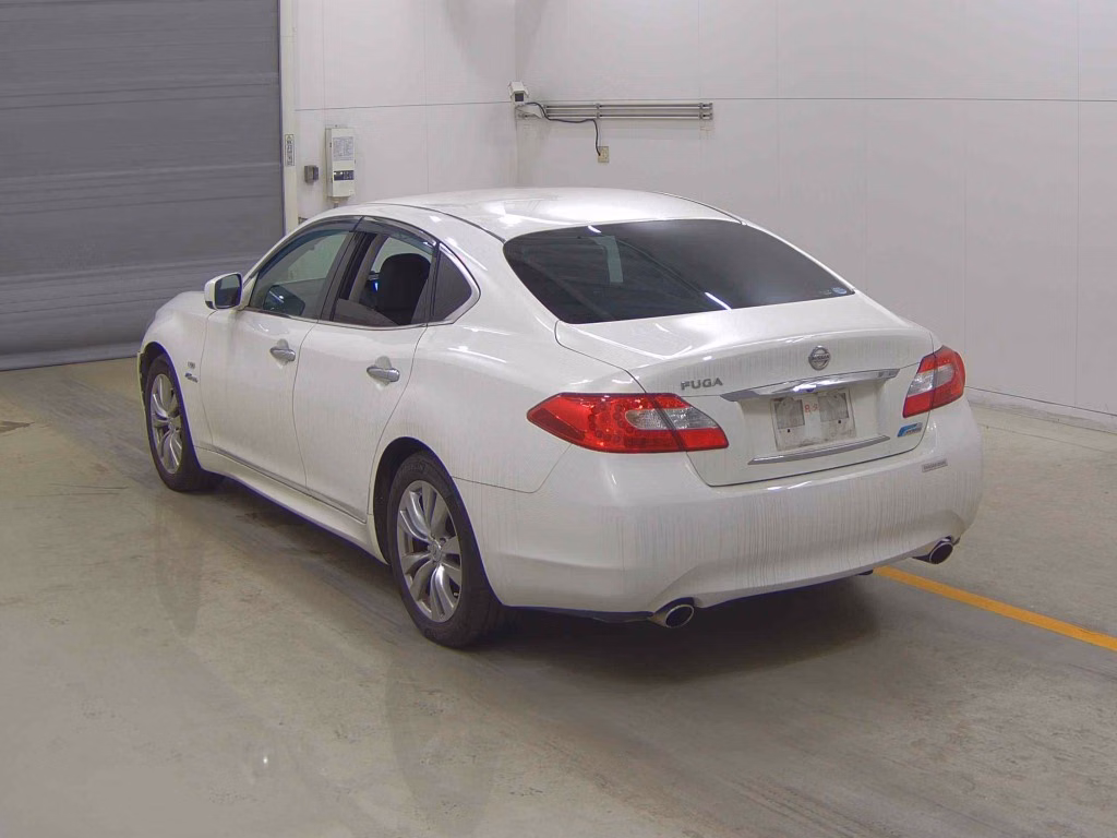 NISSAN FUGA