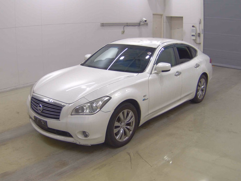 NISSAN FUGA