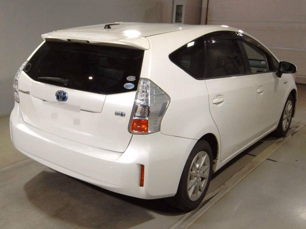 TOYOTA PRIUS ALPHA