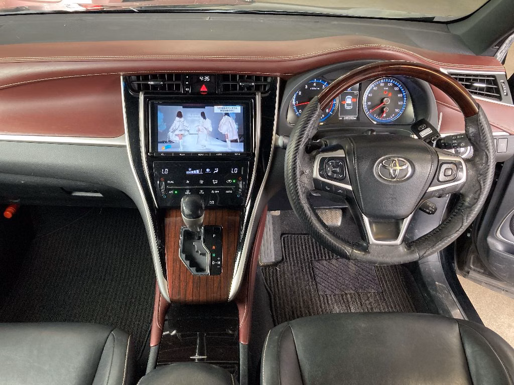 TOYOTA HARRIER