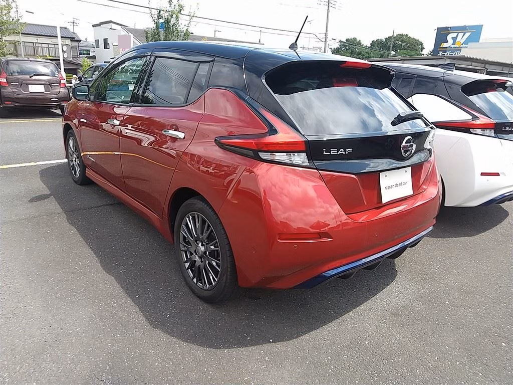 NISSAN LEAF