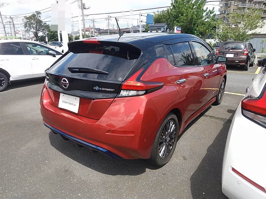 NISSAN LEAF