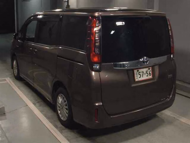 TOYOTA NOAH