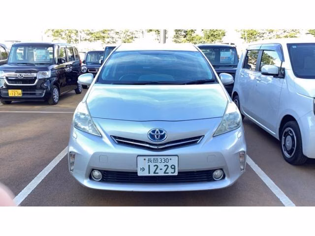 TOYOTA PRIUS ALPHA